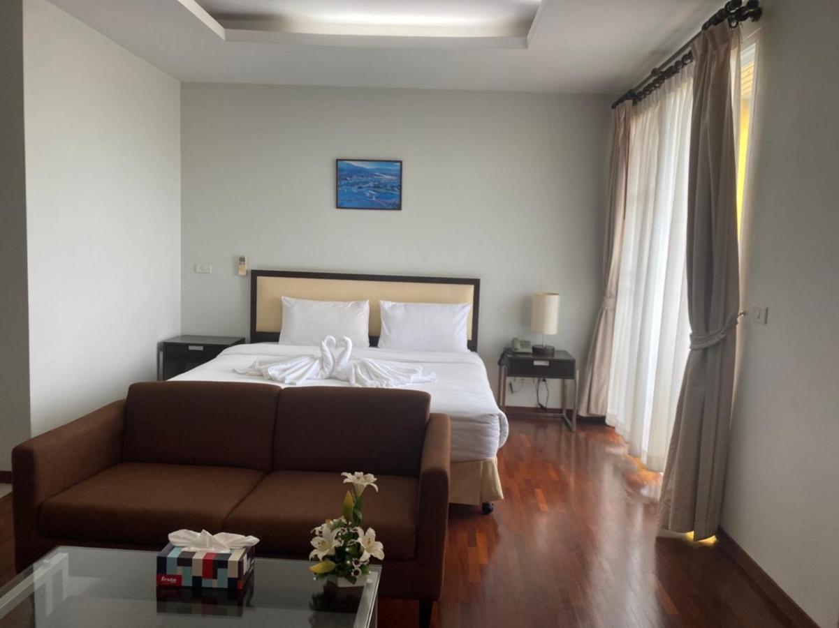 The Park 304 Executive Serviced Apartment Si Maha Phot Экстерьер фото