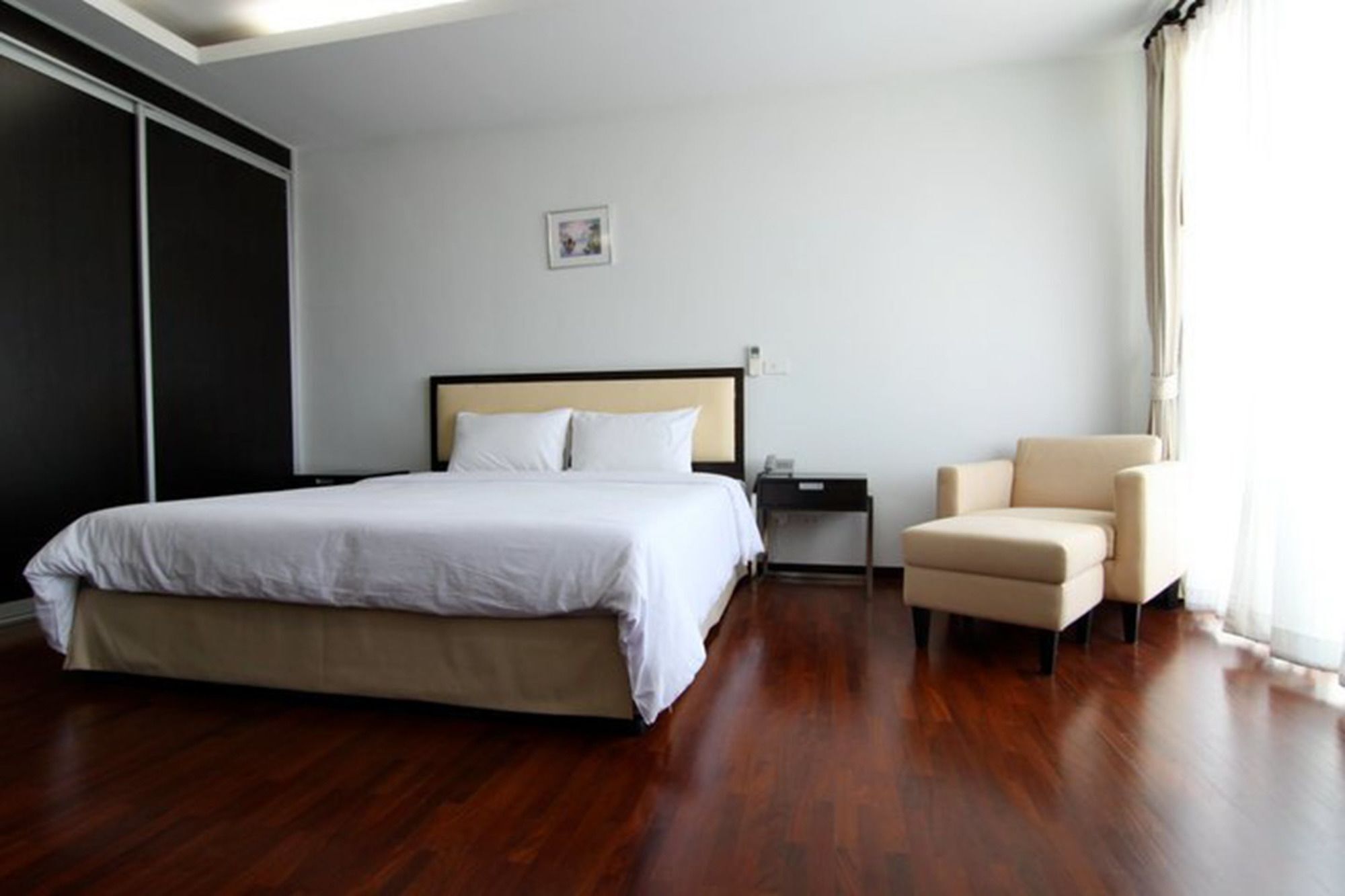 The Park 304 Executive Serviced Apartment Si Maha Phot Экстерьер фото